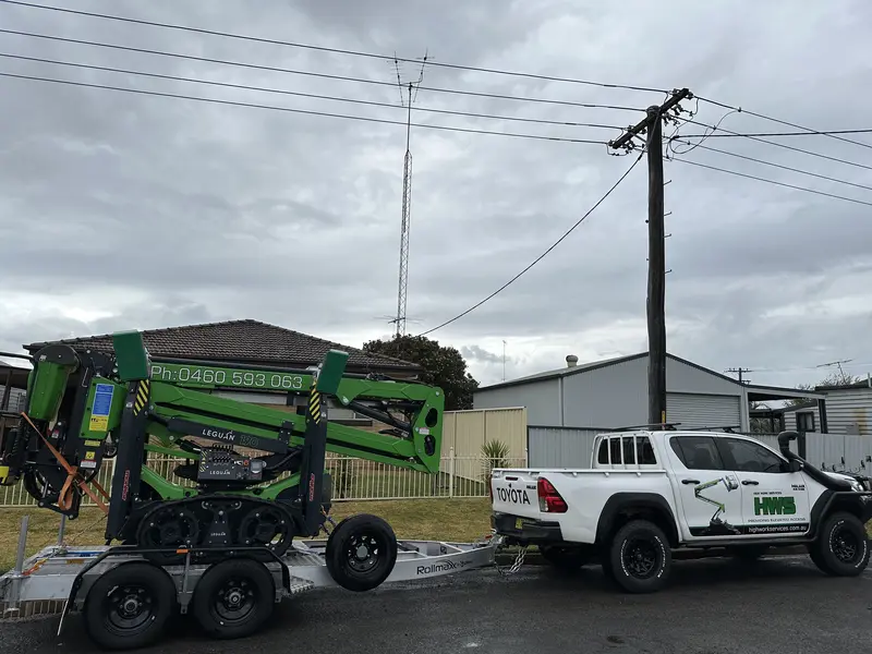 Leguan 190 on trailer with HWS service truck